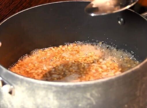 Как варить рассыпчатую гречку на воде в кастрюле