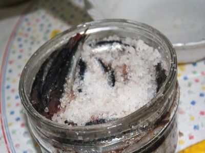 хамса засыпана солью