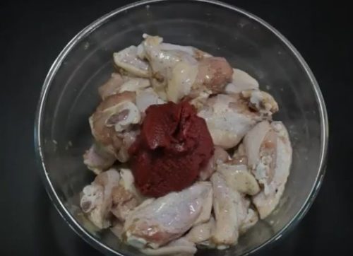 Острые куриные крылышки в томатном соусе