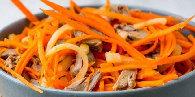 Рецепты: Салат с куриными сердечками, фасолью и корейской морковью