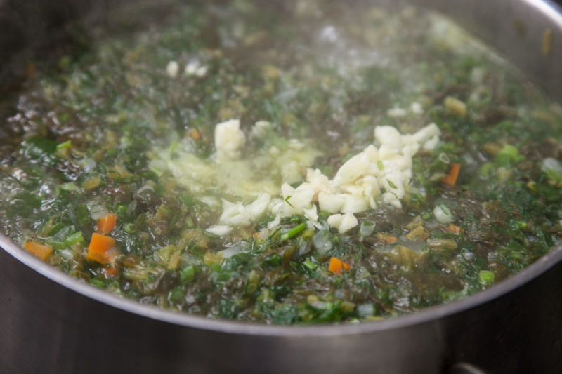 Щавелевый суп — 7 классических рецептов супа с яйцом этап 27