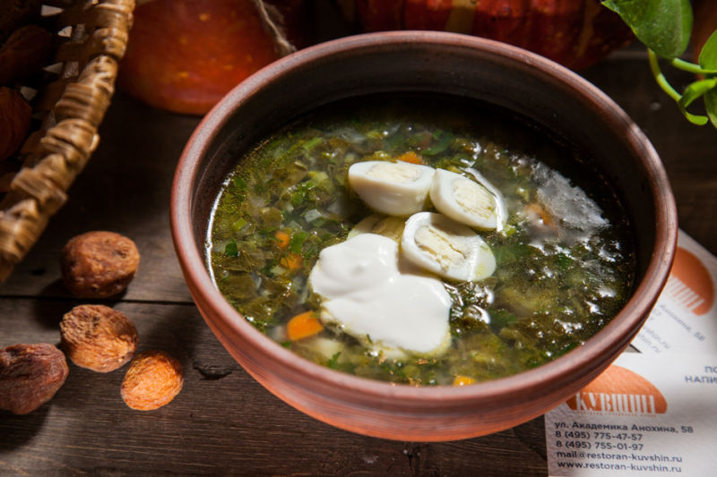 Щавелевый суп — 7 классических рецептов супа с яйцом этап 29