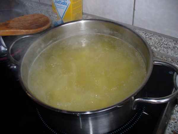 Щавелевый суп — 7 классических рецептов супа с яйцом этап 48