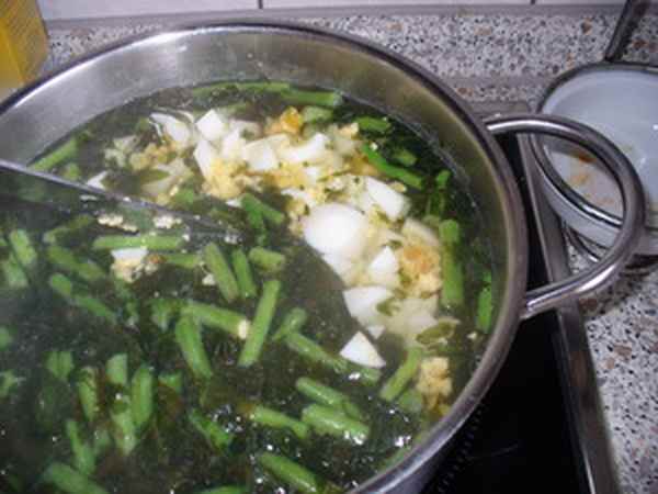 Щавелевый суп — 7 классических рецептов супа с яйцом этап 52