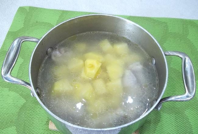 Щавелевый суп — 7 классических рецептов супа с яйцом этап 33