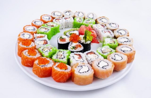 Суши и роллы - это лицо японской кухни