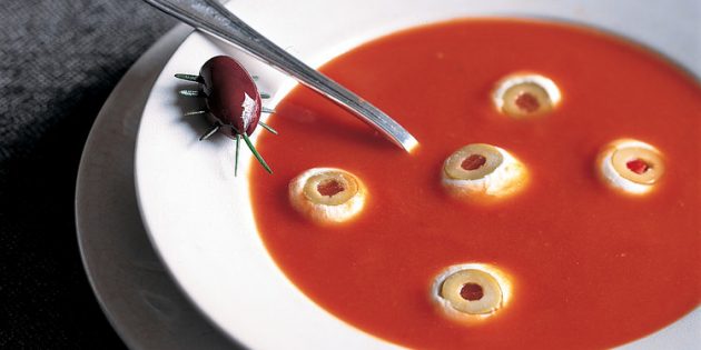 Блюда на Хэллоуин: Томатный суп-пюре с глазами