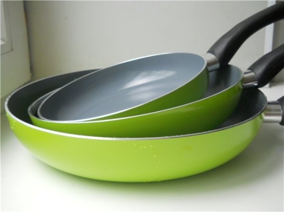 Зеленый оттенок посуды для дома