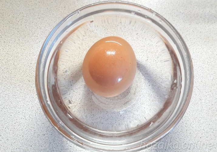 куриное яйцо в кипятке