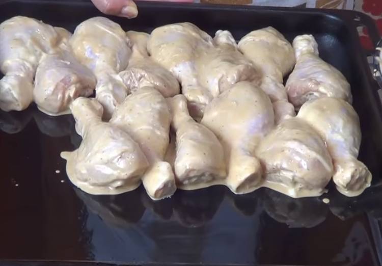 Куриные ножки в духовке с картошкой