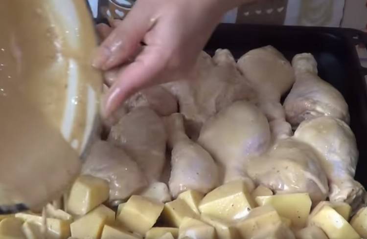 Куриные ножки в духовке с картошкой