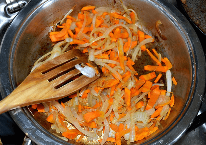 Зажарка из лука и моркови