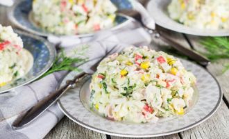 Крабовый салат - 10 очень вкусных и простых рецептов