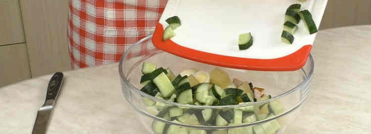 Salat s kopchenoj kuricej i ananasami24