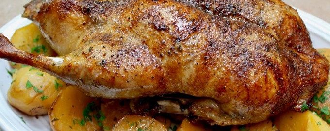 Сочная и мягкая утка с картошкой в духовке - 8 вкусных рецептов с фото пошагово