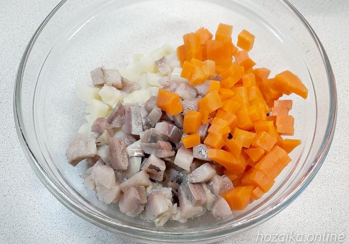 сельдь, морковь и картофель для винегрета