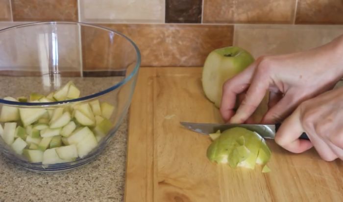 Нарезание яблок