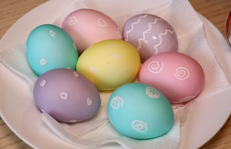 как покрасить яйца красителями