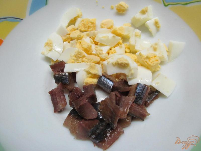 Фото приготовление рецепта: Салат из копченой рыбы с картофелем и огурцом шаг №1