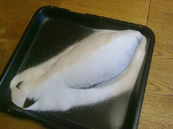 Карп запеченный в соли