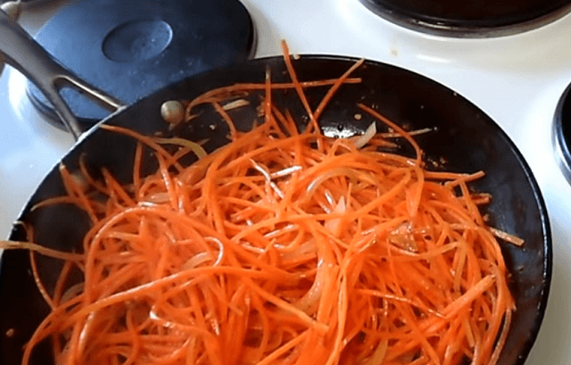 Салат с кальмарами – 7 самых вкусных и простых рецептов