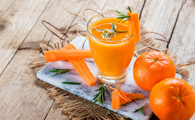 Готовим морковный сок с апельсином в домашних условиях